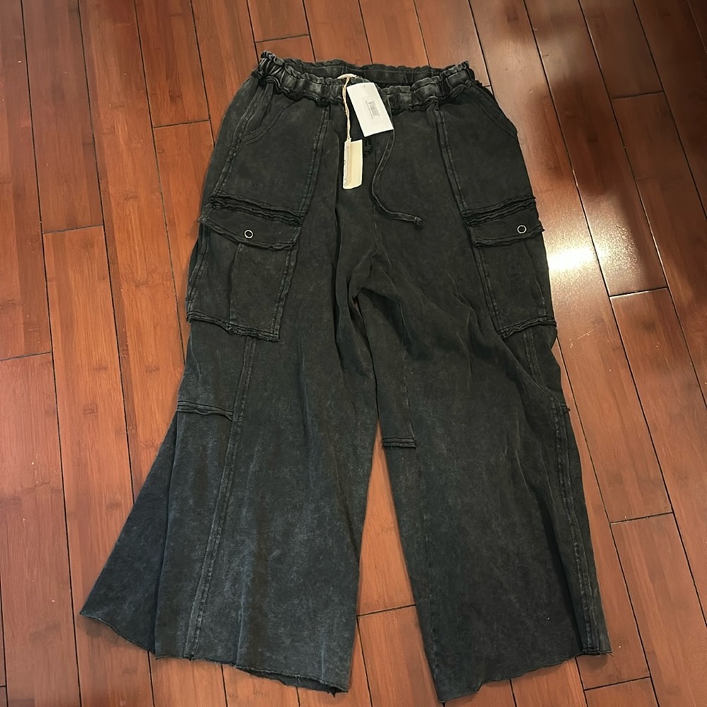 NWT Easel Feeling Good Black Mineral Wash Wide Leg Utility Cargo Pants L
